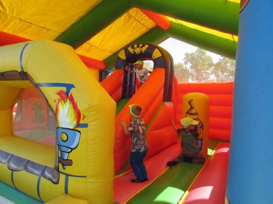 Grafika #19: 10.09.2021 Zabawy na dmuchanym placu zabaw