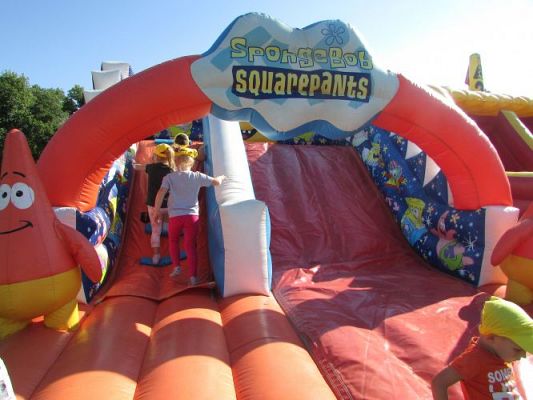 Grafika #20: 10.09.2021 Zabawy na dmuchanym placu zabaw