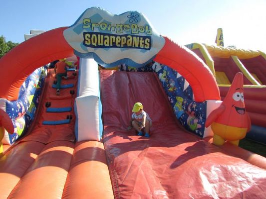 Grafika #21: 10.09.2021 Zabawy na dmuchanym placu zabaw