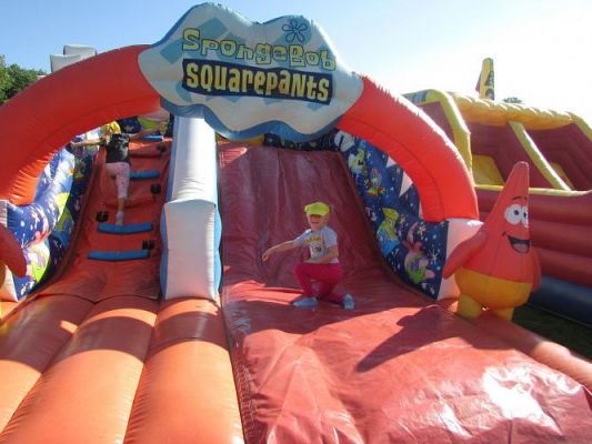 Grafika #25: 10.09.2021 Zabawy na dmuchanym placu zabaw