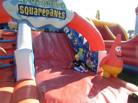 Grafika #29: 10.09.2021 Zabawy na dmuchanym placu zabaw