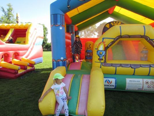 Grafika #36: 10.09.2021 Zabawy na dmuchanym placu zabaw