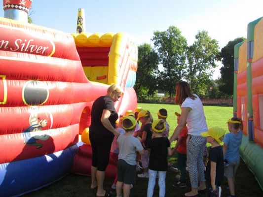 Grafika #42: 10.09.2021 Zabawy na dmuchanym placu zabaw