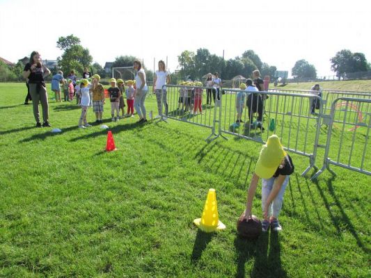 Grafika #30: 10.09.2021 Konkurencje sportowe na Stadionie w Charbrowie