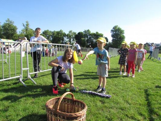 Grafika #44: 10.09.2021 Konkurencje sportowe na Stadionie w Charbrowie