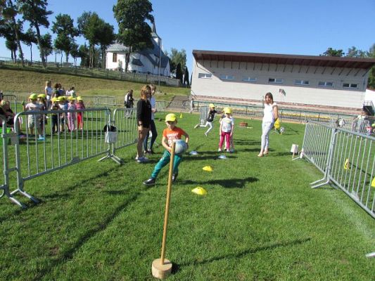 Grafika #53: 10.09.2021 Konkurencje sportowe na Stadionie w Charbrowie