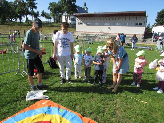 Grafika #56: 10.09.2021 Konkurencje sportowe na Stadionie w Charbrowie