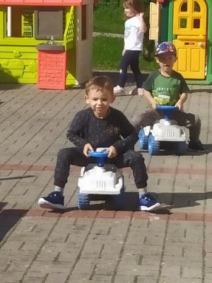 Grafika #1: Pierwsze dni w przedszkolu w gr.II