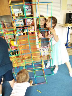 Grafika #0: Wakacje w przedszkolu - Zabawy konstrukcyjne