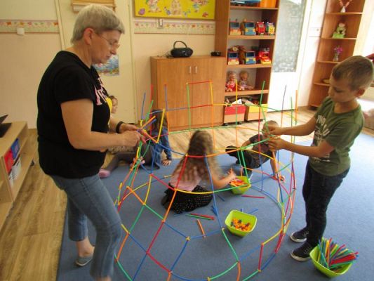 Grafika #5: Wakacje w przedszkolu - Zabawy konstrukcyjne