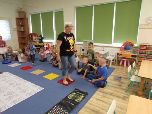 Grafika #4: Wakacje w przedszkolu - Zajęcia z integracji sensorycznej