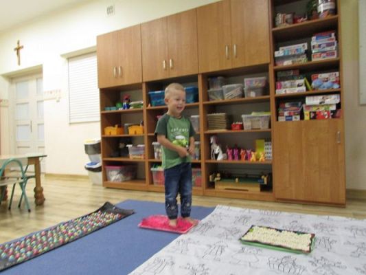 Grafika #22: Wakacje w przedszkolu - Zajęcia z integracji sensorycznej