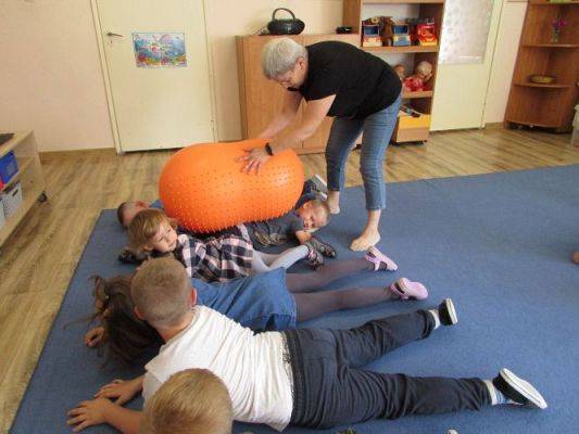 Grafika #28: Wakacje w przedszkolu - Zajęcia z integracji sensorycznej