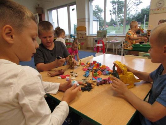 Grafika #1: Wakacje w Przedszkolu - Zabawy tematyczne w kącikach zainteresowań