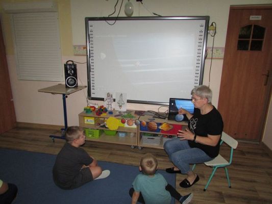 Grafika #1: Wakacje w Przedszkolu - Poznajemy planety Układu Słonecznego