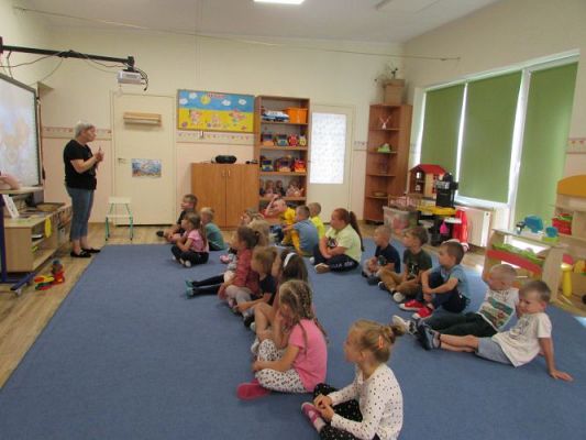 Grafika #12: Wakacje w Przedszkolu - Poznajemy planety Układu Słonecznego