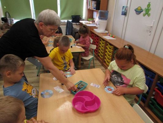 Grafika #26: Wakacje w Przedszkolu - Poznajemy planety Układu Słonecznego