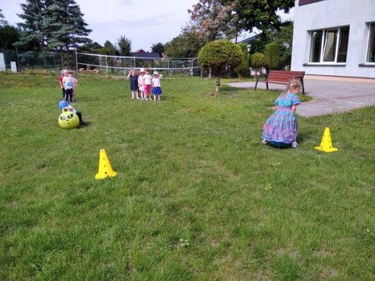 Grafika #5: Wakacyjne zabawy w ogrodzie przedszkolnym