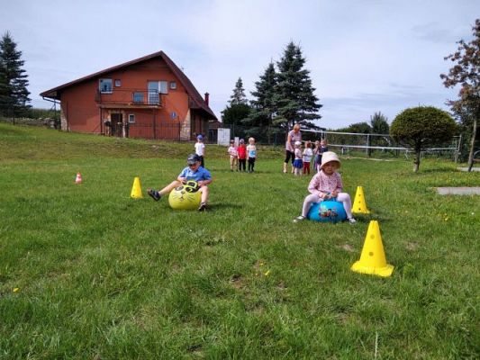 Grafika #6: Wakacyjne zabawy w ogrodzie przedszkolnym