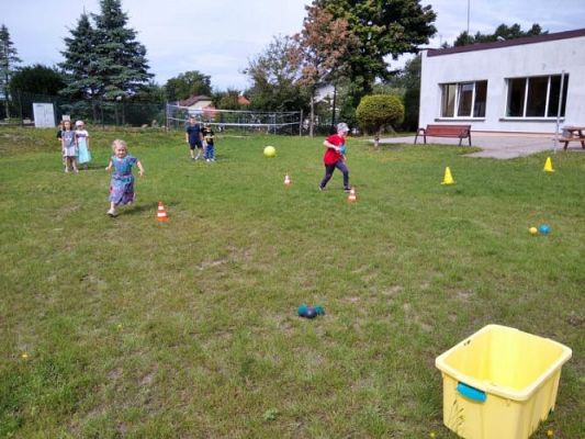 Grafika #7: Wakacyjne zabawy w ogrodzie przedszkolnym