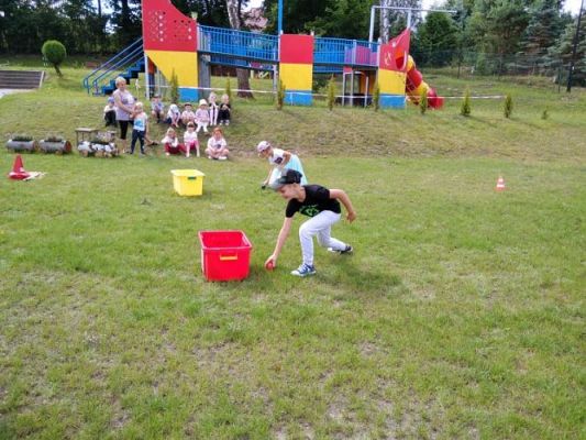 Grafika #8: Wakacyjne zabawy w ogrodzie przedszkolnym