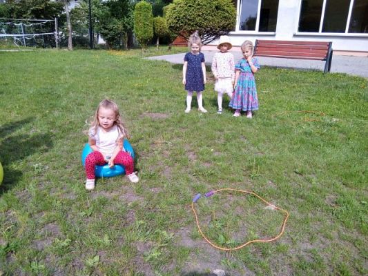 Grafika #9: Wakacyjne zabawy w ogrodzie przedszkolnym