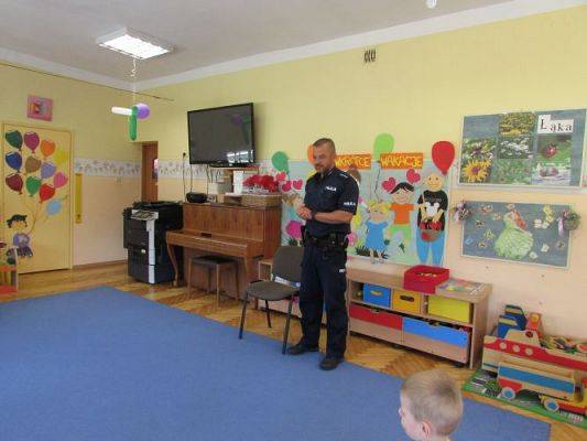 Grafika #4: 10.06.2021 Pogadanka z policjantem nt. "Bezpieczne wakacje"