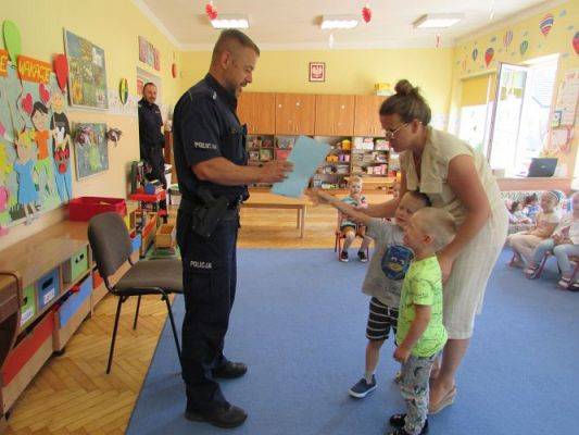 Grafika #9: 10.06.2021 Pogadanka z policjantem nt. "Bezpieczne wakacje"
