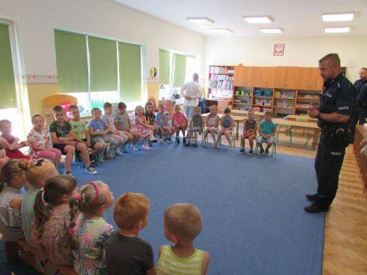 Grafika #14: 10.06.2021 Pogadanka z policjantem nt. "Bezpieczne wakacje"