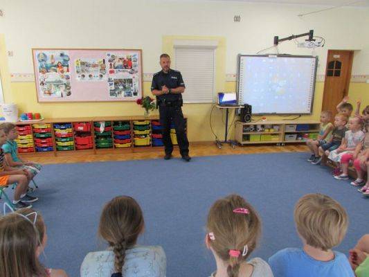 Grafika #15: 10.06.2021 Pogadanka z policjantem nt. "Bezpieczne wakacje"