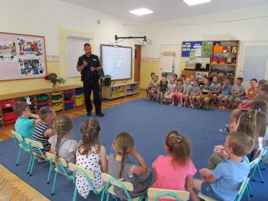 Grafika #17: 10.06.2021 Pogadanka z policjantem nt. "Bezpieczne wakacje"