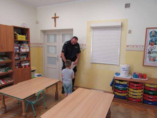 Grafika #21: 10.06.2021 Pogadanka z policjantem nt. "Bezpieczne wakacje"