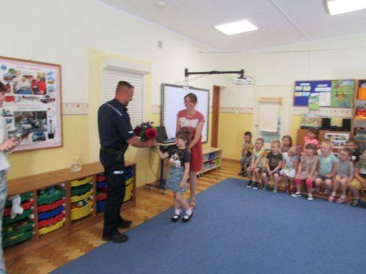 Grafika #22: 10.06.2021 Pogadanka z policjantem nt. "Bezpieczne wakacje"