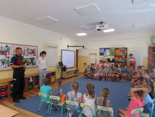 Grafika #23: 10.06.2021 Pogadanka z policjantem nt. "Bezpieczne wakacje"