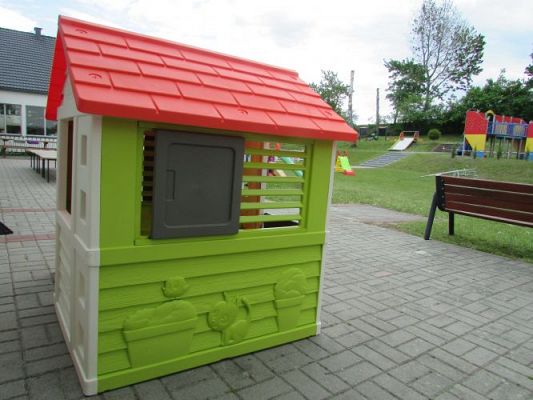 Grafika #3: Nowe zabawki w ogrodzie przedszkolnym