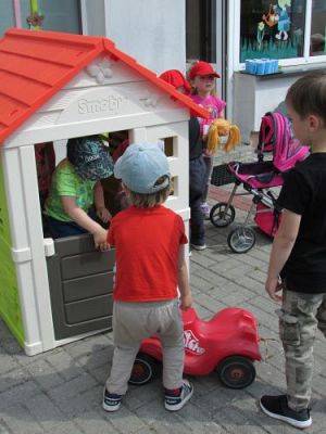 Grafika #9: Nowe zabawki w ogrodzie przedszkolnym