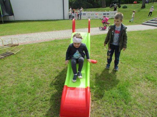 Grafika #11: Nowe zabawki w ogrodzie przedszkolnym