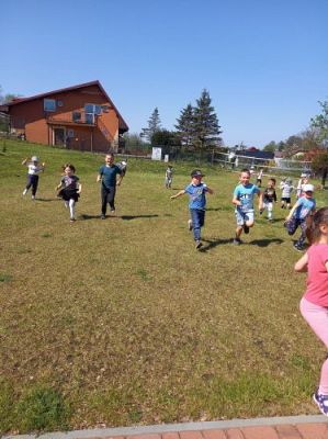 Grafika #34: 13.05.2021 Zabawy w ogrodzie przedszkolnym