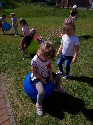 Grafika #41: 13.05.2021 Zabawy w ogrodzie przedszkolnym