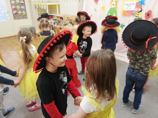 Grafika #7: 29.04.2021 Międzynarodowy Dzień Tańca gr II