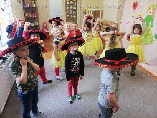 Grafika #8: 29.04.2021 Międzynarodowy Dzień Tańca gr II