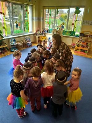 Grafika #4: 29.04.2021 Międzynarodowy Dzień Tańca gr I