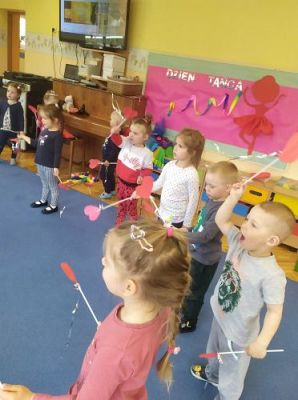 Grafika #9: 29.04.2021 Międzynarodowy Dzień Tańca gr I