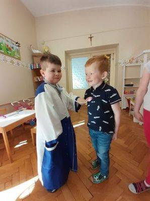 Grafika #7: 19.04.2021 Poznajemy pracę pracowników służby zdrowia gr II