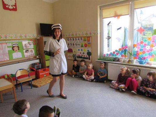 Grafika #17: 19.04.2021 Poznajemy pracę pracowników służby zdrowia gr II