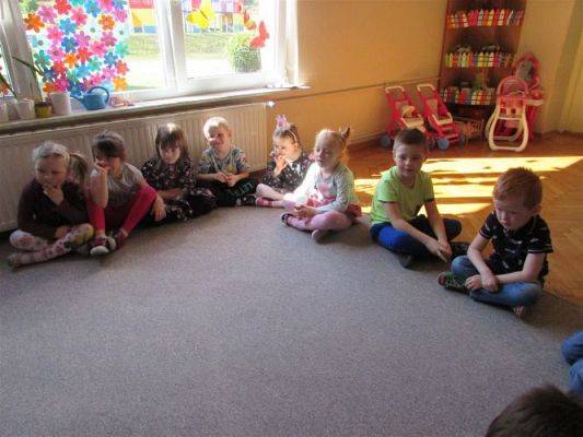 Grafika #19: 19.04.2021 Poznajemy pracę pracowników służby zdrowia gr II