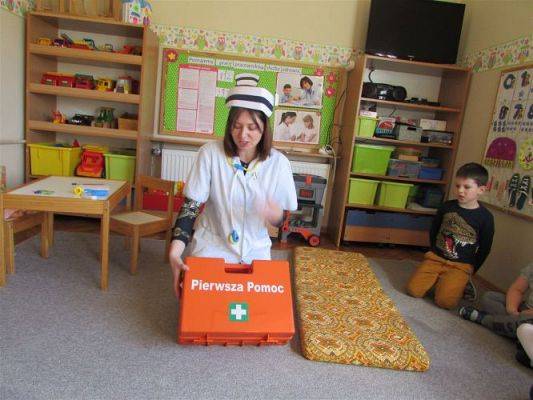 Grafika #26: 19.04.2021 Poznajemy pracę pracowników służby zdrowia gr II