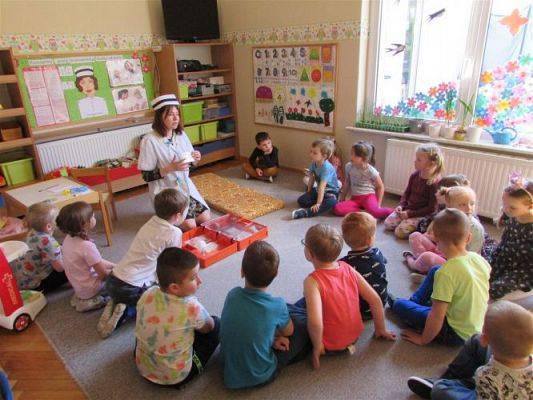 Grafika #28: 19.04.2021 Poznajemy pracę pracowników służby zdrowia gr II