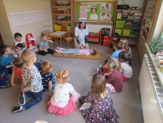 Grafika #41: 19.04.2021 Poznajemy pracę pracowników służby zdrowia gr II