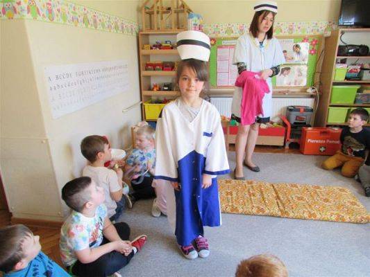 Grafika #42: 19.04.2021 Poznajemy pracę pracowników służby zdrowia gr II